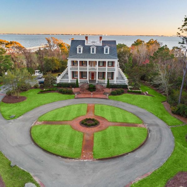 Large Group Rentals in Emerald Isle, North Carolina Large Group Rentals in Emerald Isle, North Carolina