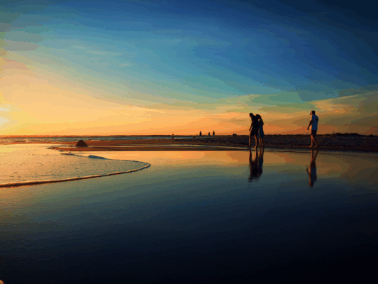 Whether you’re looking for things to do with kids or the best ways to relax over a long weekend, use this guide to plan your fall getaways along the Crystal Coast.